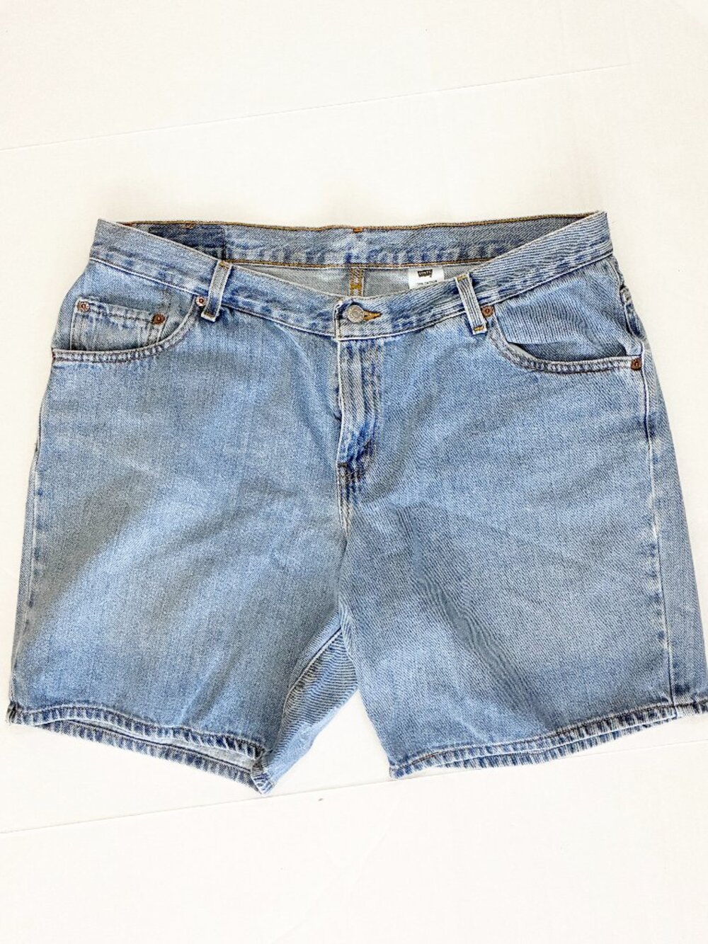 Levi's 550 Relaxed Fit Denim Y2K Mom Shorts - Medium Wash Blue - Size 16